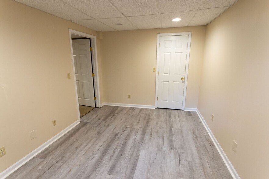 Building Photo - 7963 Thistlewood Dr