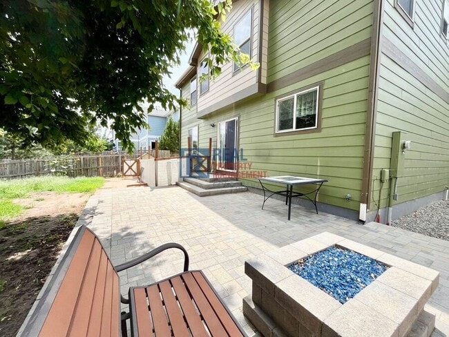 Building Photo - 676 Hedgerow Way