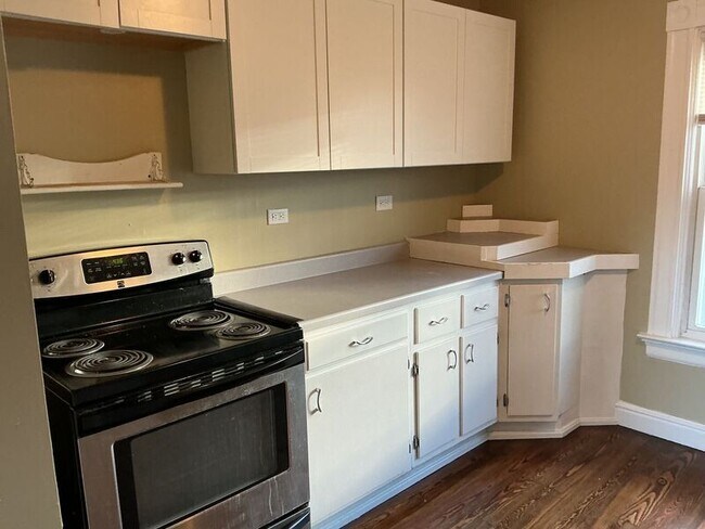 Building Photo - 2889 Markbreit Ave