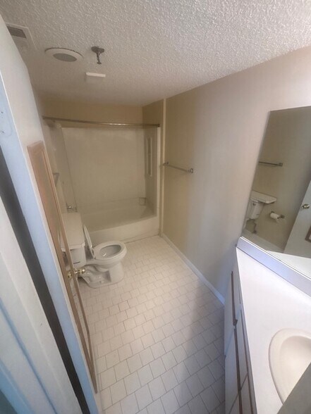 Bathroom - 900 19th Ave S
