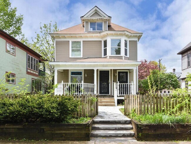 Building Photo - 1226 Adams St NE