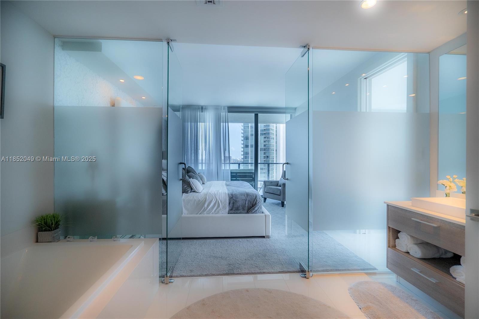 Building Photo - 650 NE 32nd St