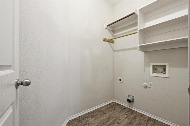 Building Photo - 224 Poplarwood Dr