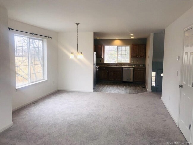 Building Photo - 560 Silver Sands Rd