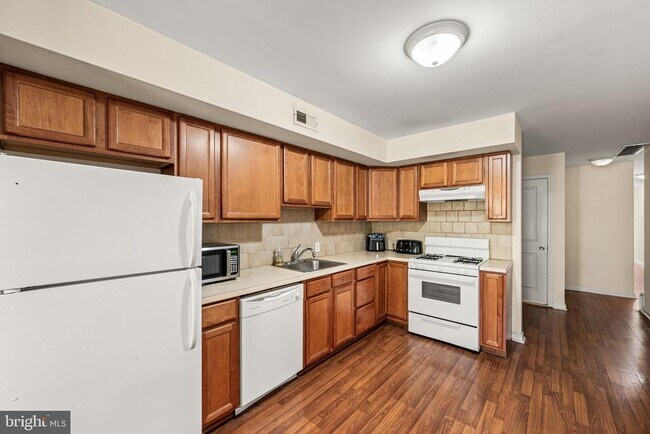Building Photo - 1240 S 45th St