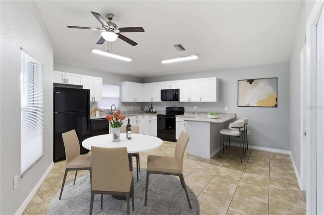 Building Photo - 6336 Florida Cir W