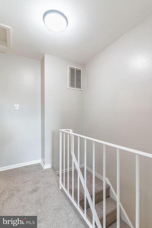 Building Photo - 6584 Yadkin Ct