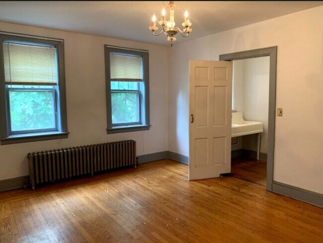 Building Photo - 102 Edgewood Ave