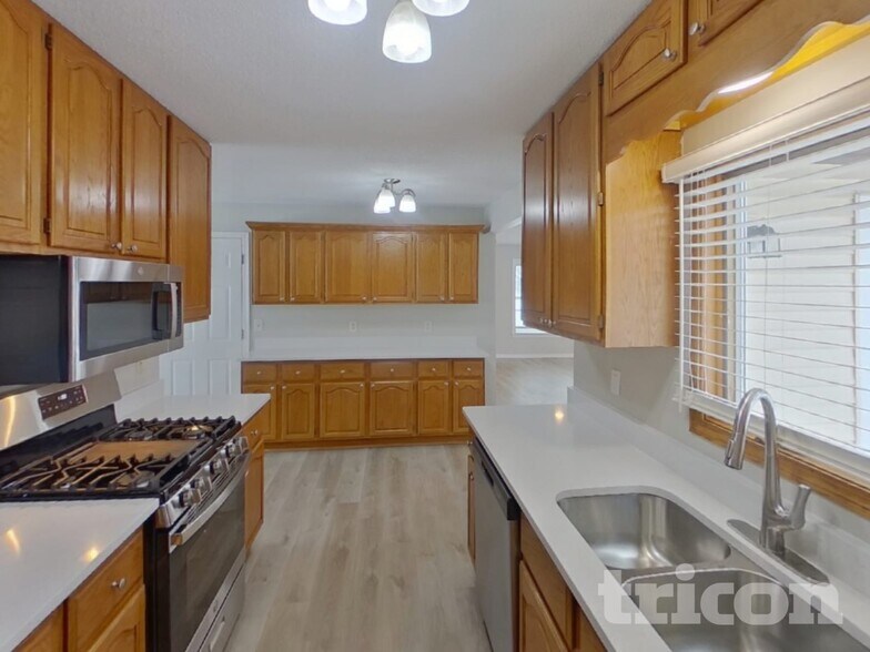 Building Photo - 6737 Upper 162nd St W