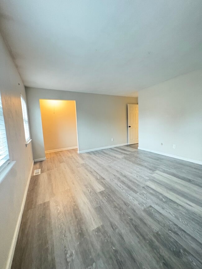 Building Photo - 813 S Grosvenor Ct