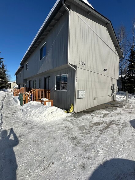 Building Photo - 1055 E Klatt Rd