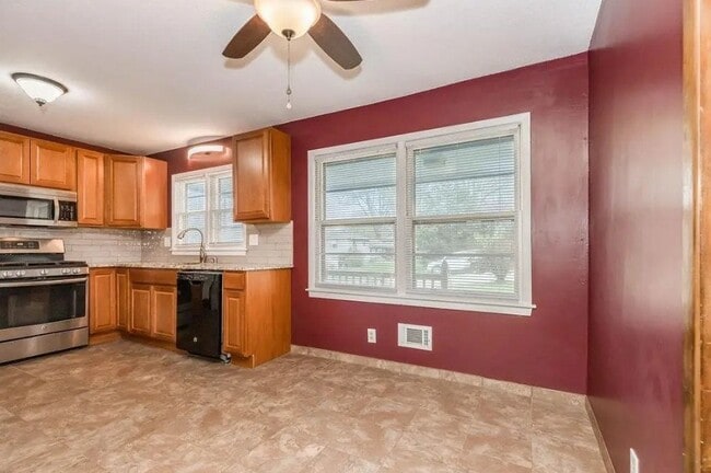 Building Photo - 4818 Norwood Ave