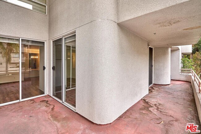 Building Photo - 500 S Berendo St