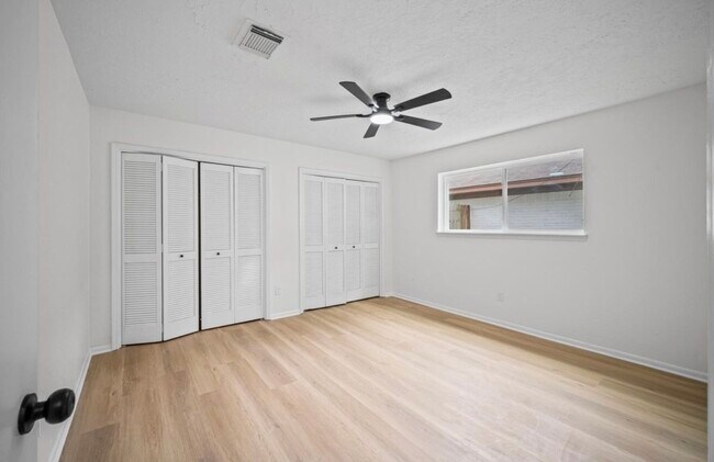 Building Photo - 10935 Silkwood Dr