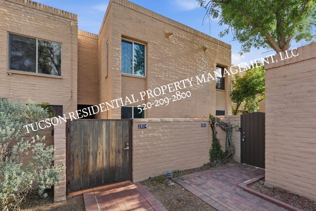 Building Photo - 2824 E Sierra Vista Rd