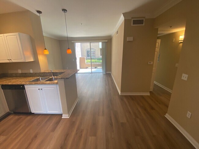 Building Photo - r0299