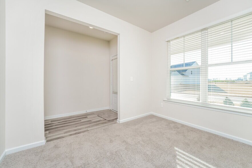 Building Photo - 317 Limestone Cir