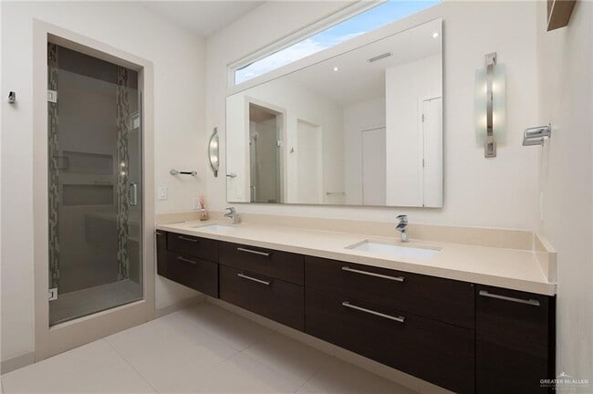 Building Photo - 22 Toronto Ave