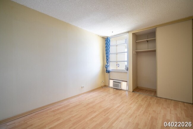 Building Photo - SALT LAKE 2 Bed 2 Bath 1 Parking