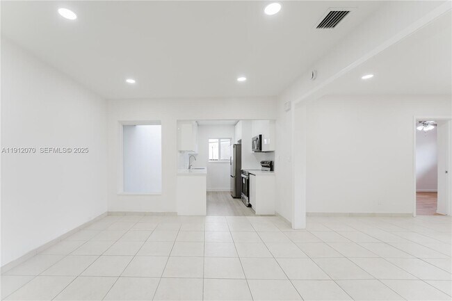 Building Photo - 1020 SW 74th Ave