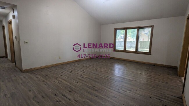 Building Photo - Beautiful and Spacious 3 Bedroom House!