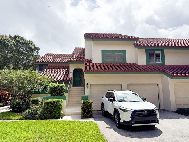 Primary Photo - 12 Lexington Ln E