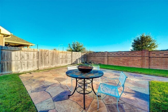 Building Photo - 23831 Villa Lisa Dr