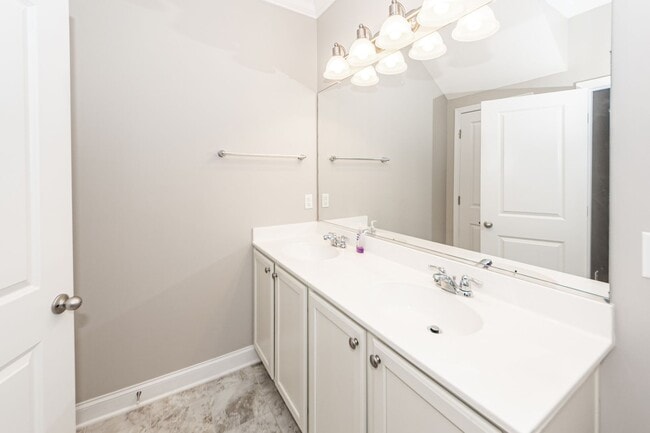 Building Photo - 4 Bedroom 3.5 Bath Townhouse in Kingsbridge at Park West - Mt Pleasant