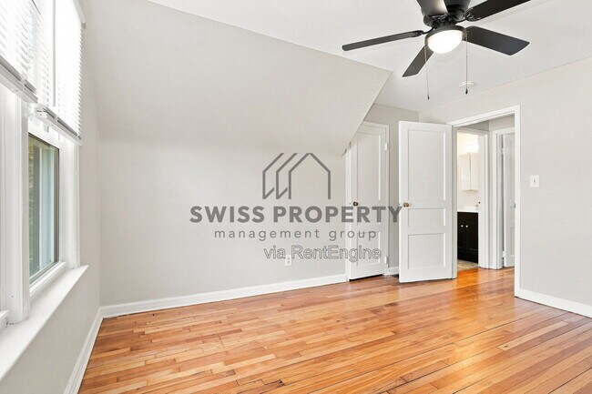 Building Photo - 1590 Vendome Dr S