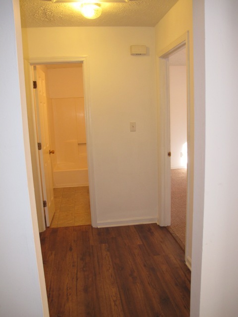 Building Photo - **WEST ATHENS TO BE RENOVATED! 2 Bed/1 Bat...