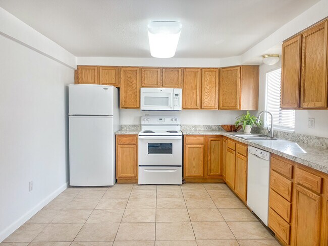 Building Photo - 8367 S Reed St