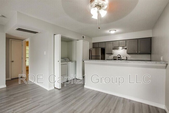 Building Photo - 1939 Cranford Dr