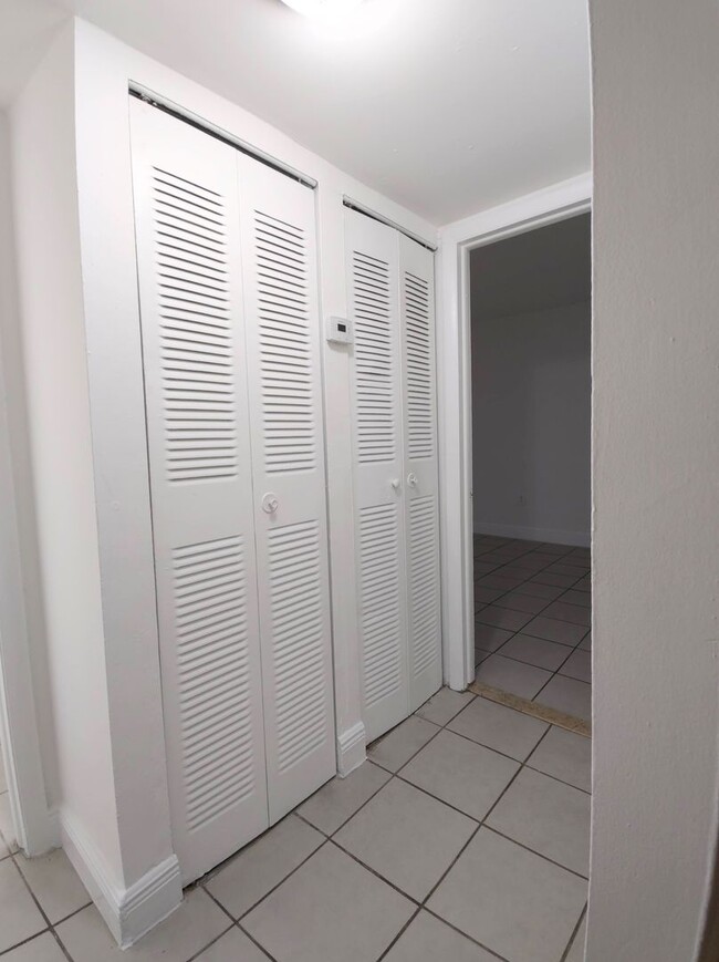 Building Photo - Your Dream Apartment Awaits in Hialeah