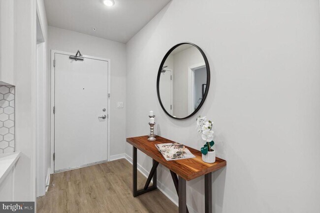 Building Photo - 1330 S Patton St