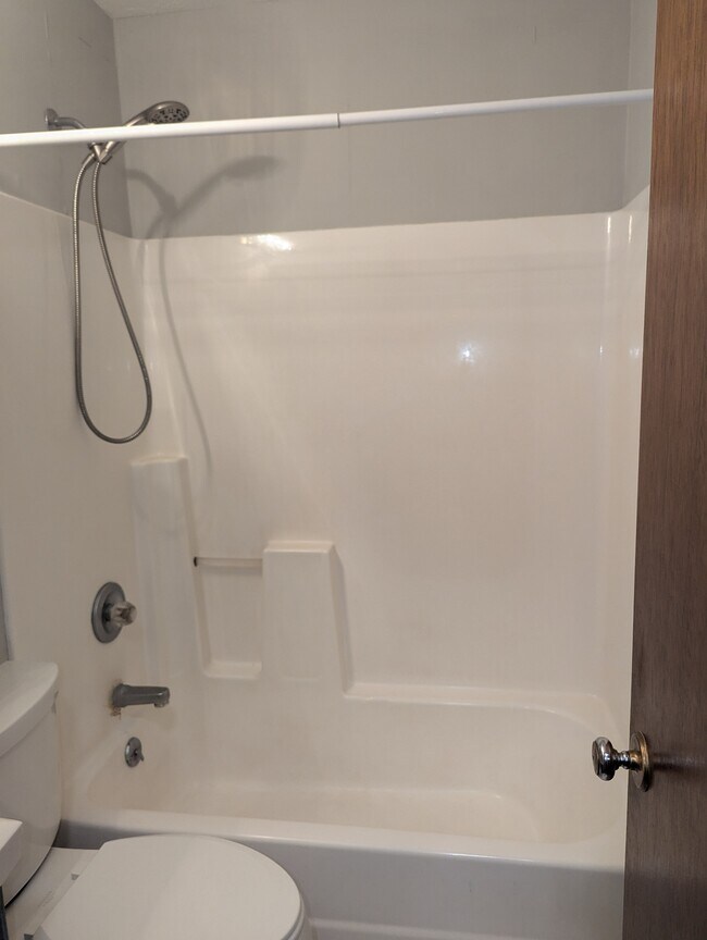 Building Photo - 908 Columbia Rd