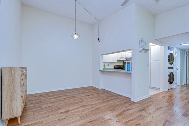 Building Photo - 3161 Lake Pine Way S
