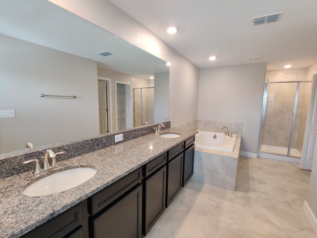 Building Photo - 23244 Willow Glen Way