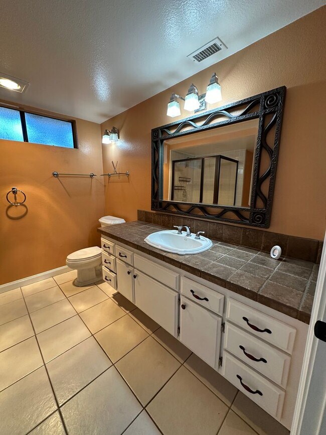Building Photo - Huge 2 Bedroom 2 Bath Available For Immedi...