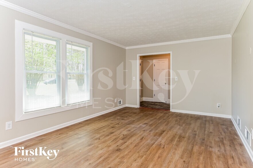 Building Photo - 2264 Country Club Dr SE