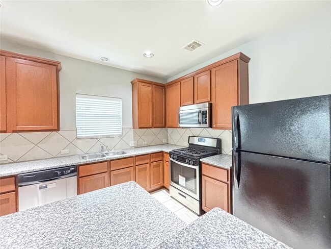 Building Photo - 1323 Maple Ace Dr