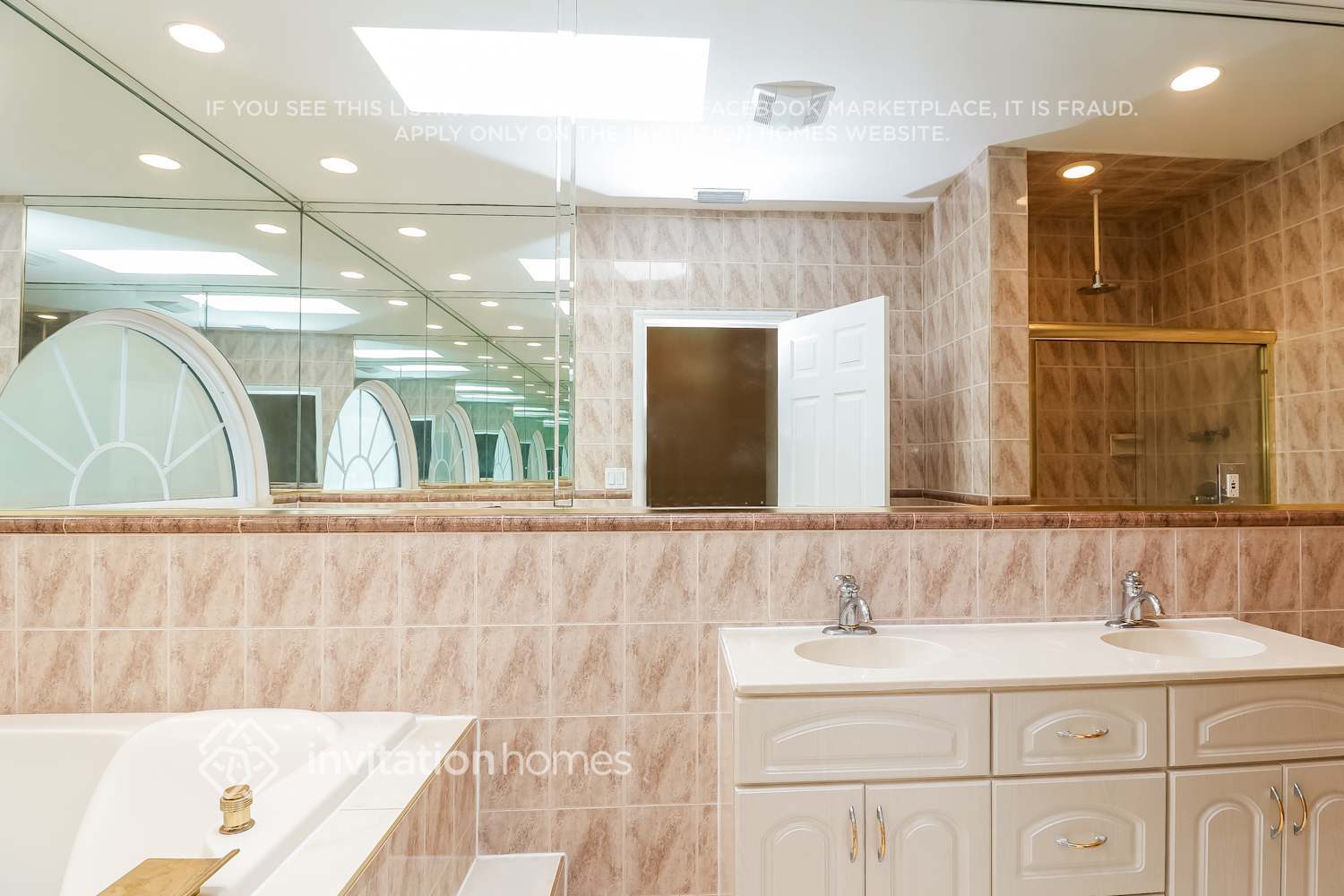 Building Photo - 2202 Curtis Dr N