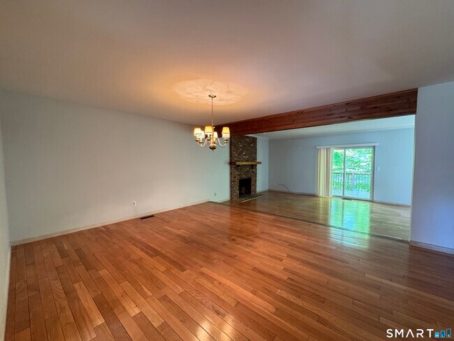 Building Photo - 223 Deer Run