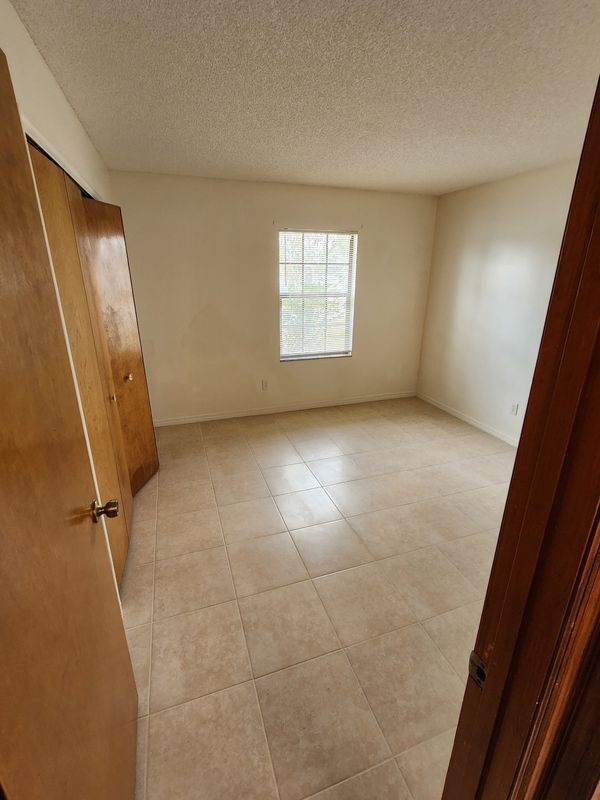 Building Photo - 818-817 7 Gables Cir SE