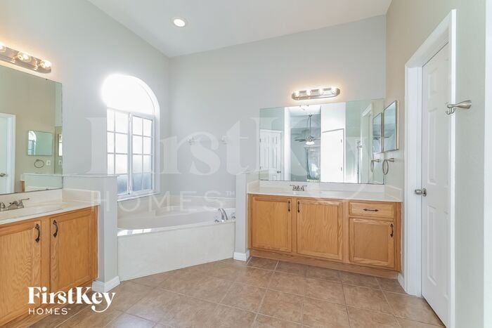 Building Photo - 452 Bay Leaf Dr