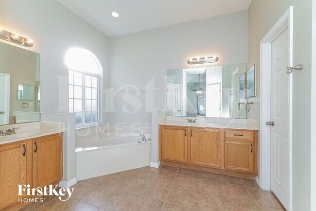 Building Photo - 452 Bay Leaf Dr