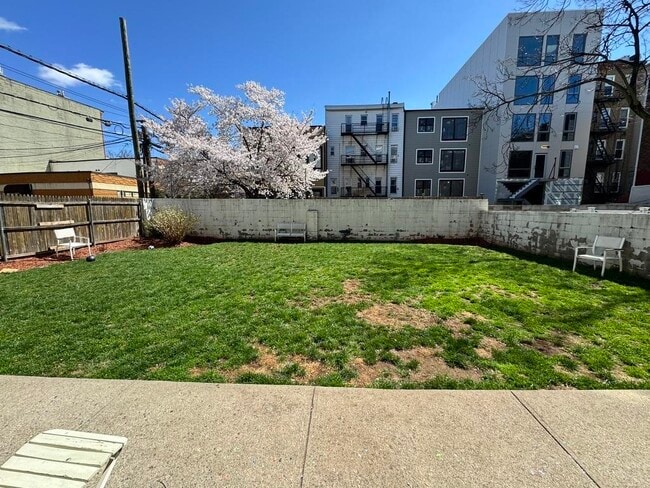 Building Photo - 531 Jefferson St