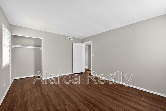 Building Photo - 4713 Plaza Rd