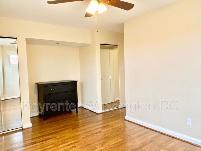 Building Photo - 5514 Chillum Pl NE