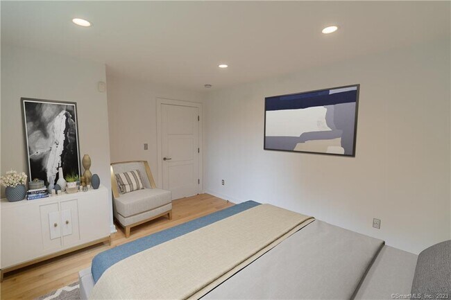 Building Photo - 17 Ferry Ln