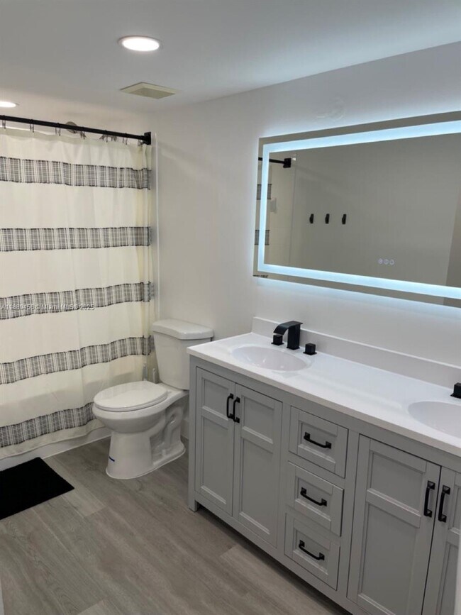 Building Photo - 4852 N State Rd 7